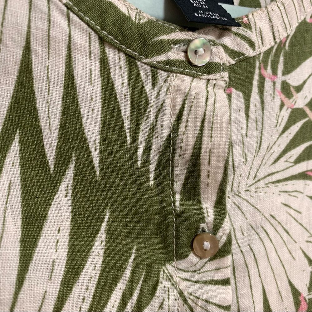 Tahari Tropical Print Button Down - Picture 5 of 9